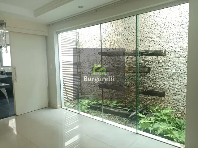 Casa 5 quartos e 6 banheiros, para alugar, no bairro Condomínio Stone Village em Lavras