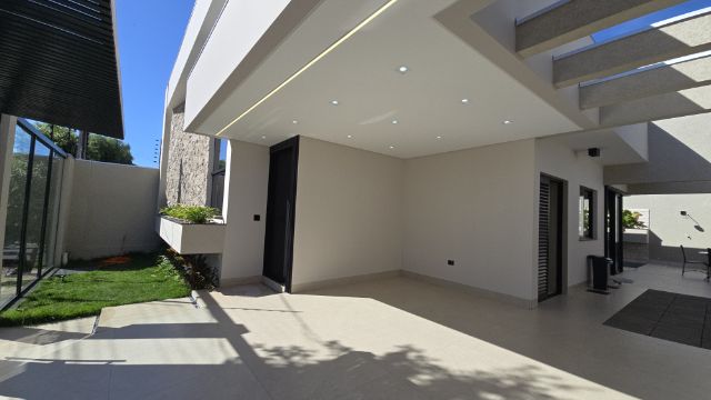 Casa 3 quartos e 3 banheiros, à venda, no bairro Jardim Paris em Maringá