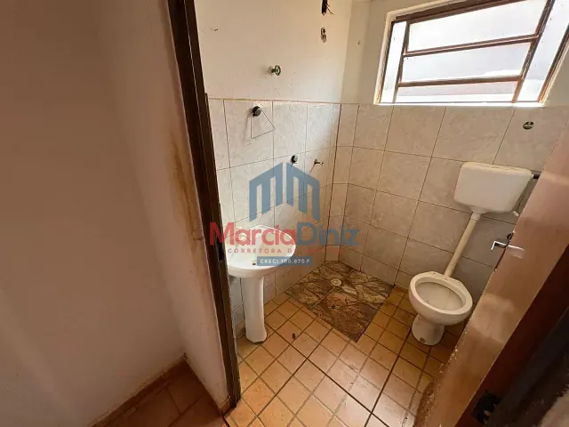 Casa com 200m² 1 quarto e 1 banheiro, para alugar, no bairro Benedito Trajano Borges em Ituverava