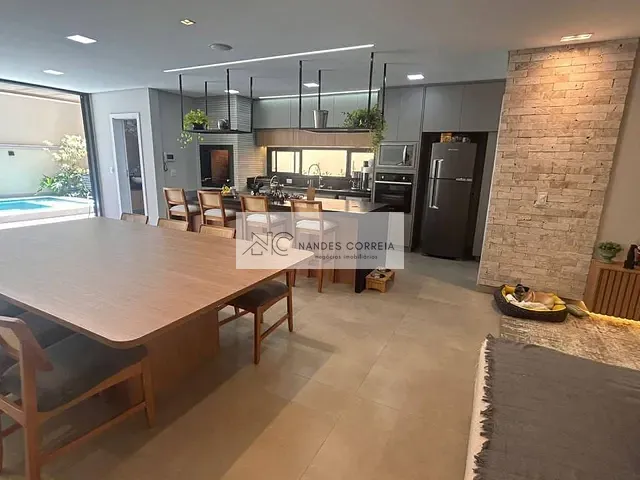 Casa 3 quartos e 4 banheiros, à venda, no bairro Universitário em Londrina
