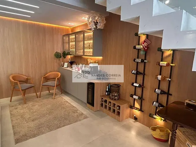 Casa 3 quartos e 4 banheiros, à venda, no bairro Universitário em Londrina