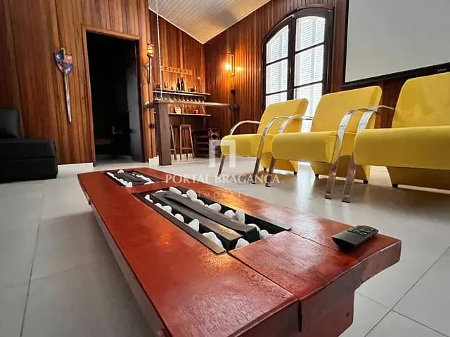 Casa com 1590m² 3 quartos e 4 banheiros, à venda, no bairro Chácaras São Conrado em Bragança Paulista