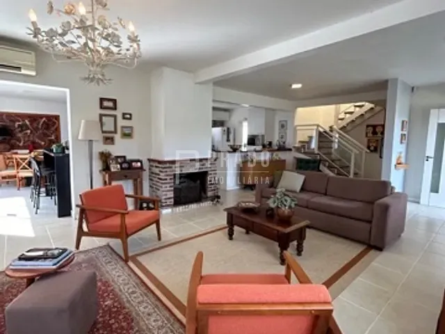 Casa com 240m² 3 quartos e 3 banheiros, à venda, no bairro Laranjal em Pelotas