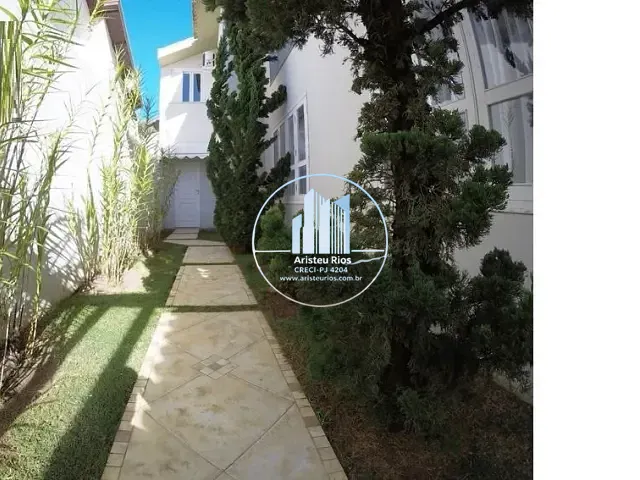Casa com 450m² 4 quartos e 4 banheiros, à venda ou para alugar, no bairro Fátima I em Pouso Alegre