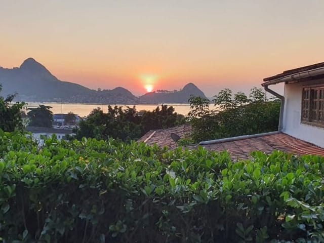 Foto do Casa - Casa com 2 dormitórios para alugar, 147 m² por R$ 4.900,00/mês - Charitas - Niterói/RJ | SelfSpin