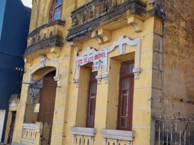 Casa com 340m², à venda, no bairro Centro em Pelotas