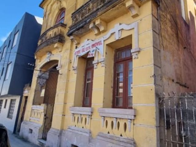 Casa com 340m², à venda, no bairro Centro em Pelotas