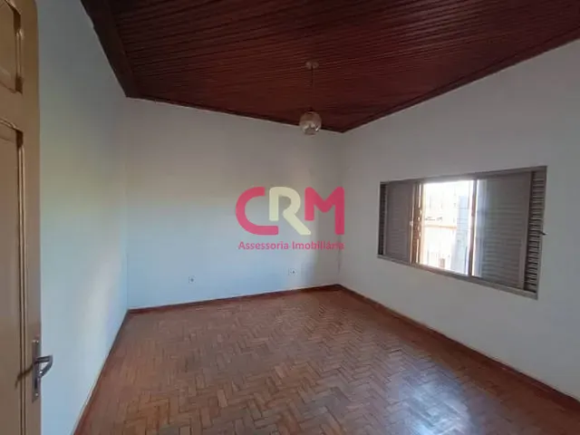 Casa com 263m² 3 quartos e 1 banheiro, à venda, no bairro Centro em Taquaritinga