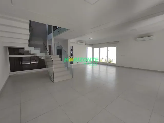 Casa com 350m² 4 quartos e 6 banheiros, para alugar, no bairro Urbanova em São José dos Campos