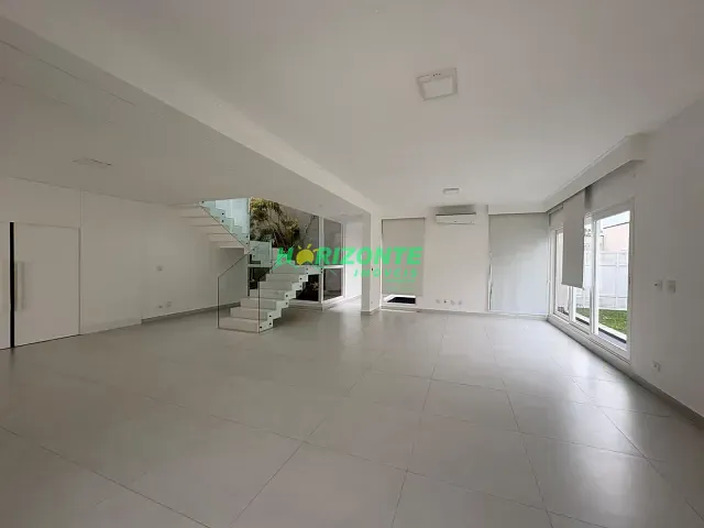 Casa com 350m² 4 quartos e 6 banheiros, para alugar, no bairro Urbanova em São José dos Campos