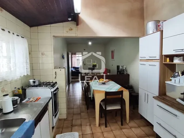 Casa com 200m² 3 quartos e 2 banheiros, à venda, no bairro Chácara Agrindus em Taboão da Serra