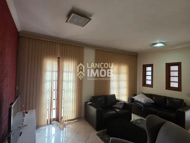Casa com 150m² 2 quartos e 2 banheiros, à venda, no bairro Parque Cidade Jardim II em Jundiaí