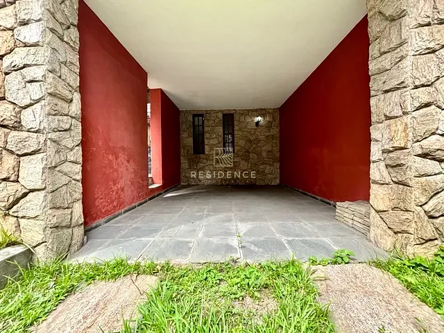 Casa 3 quartos e 4 banheiros, à venda, no bairro Niterói em Volta Redonda