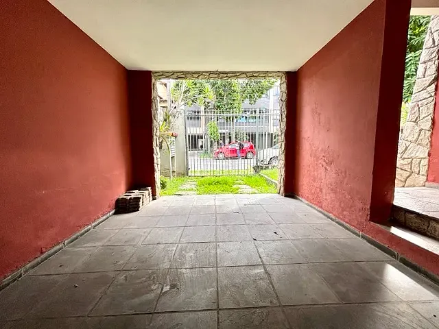 Casa 3 quartos e 4 banheiros, à venda, no bairro Niterói em Volta Redonda