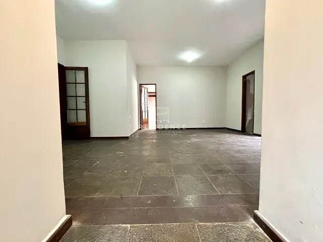 Casa 3 quartos e 4 banheiros, à venda, no bairro Niterói em Volta Redonda