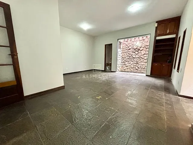 Casa 3 quartos e 4 banheiros, à venda, no bairro Niterói em Volta Redonda