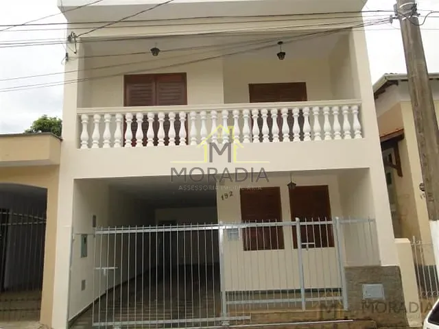 Casa com 406m² 5 quartos e 2 banheiros, à venda, no bairro Centro em Guaxupé