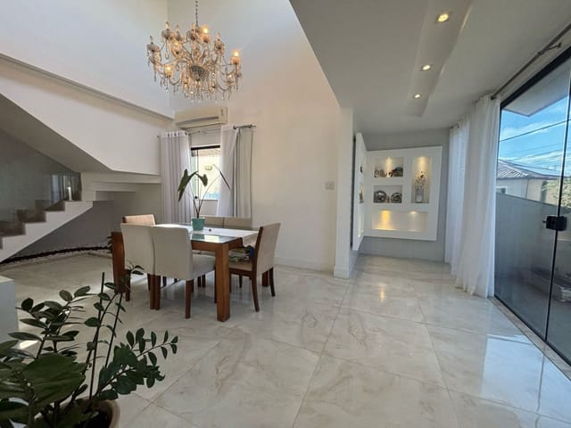 Casa com 411m² 3 quartos e 4 banheiros, à venda, no bairro Glória em Macaé