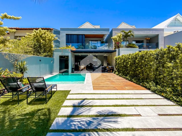 Casa com 355m² 4 quartos e 8 banheiros, à venda, no bairro Barra da Tijuca em Rio de Janeiro