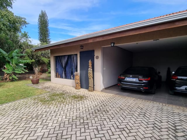 Casa com 1200m² 2 quartos e 2 banheiros, à venda, no bairro Oficinas em Ponta Grossa