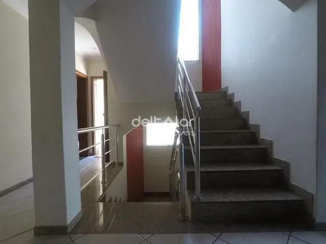 Casa com 430m² 4 quartos e 4 banheiros, à venda, no bairro Heliópolis em Belo Horizonte