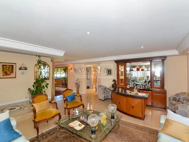 Casa com 932m² 5 quartos e 7 banheiros, à venda, no bairro Santo Inácio em Curitiba