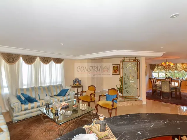Casa com 932m² 5 quartos e 7 banheiros, à venda, no bairro Santo Inácio em Curitiba