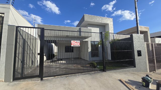 Casa com 200m² 3 quartos e 2 banheiros, à venda, no bairro Jardim Munique em Maringá