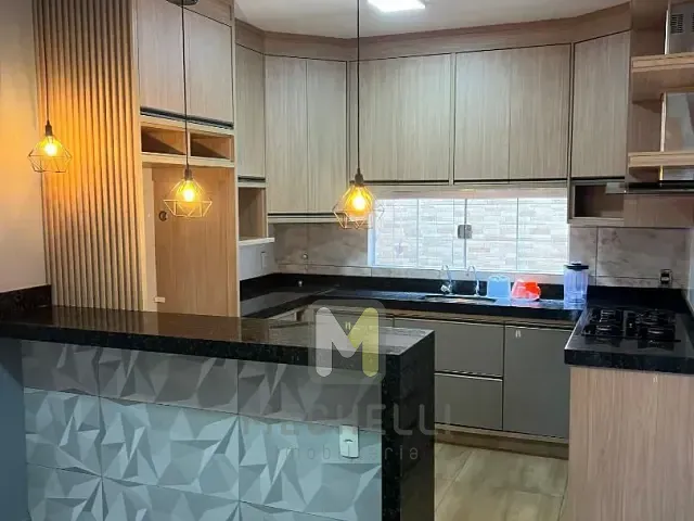 Casa com 225m² 7 quartos e 4 banheiros, à venda, no bairro Jardim Amélia em Serrana