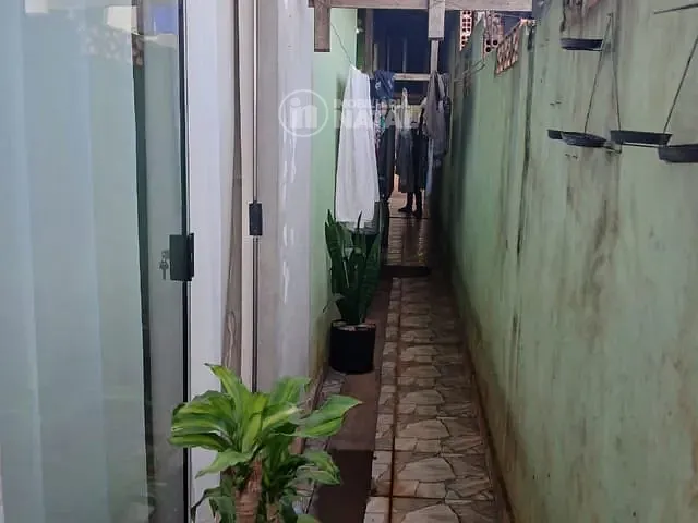 Casa com 185m² 3 quartos e 2 banheiros, à venda, no bairro Tarobá em Londrina