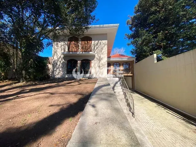 Casa com 306m² 4 quartos e 3 banheiros, para alugar, no bairro Guabirotuba em Curitiba