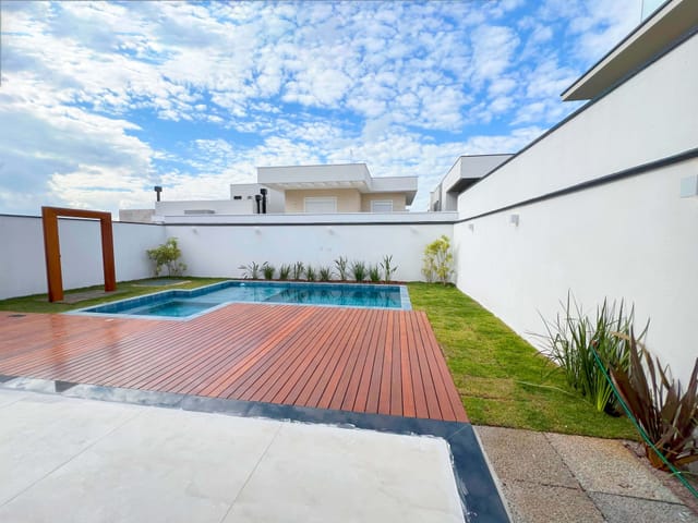 Casa com 345m² 3 quartos e 5 banheiros, à venda, no bairro Loteamento Brisas do Lago em Jundiaí