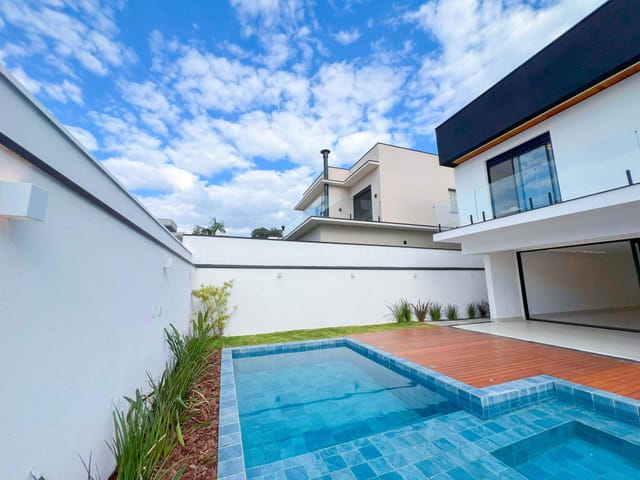 Casa com 345m² 3 quartos e 5 banheiros, à venda, no bairro Loteamento Brisas do Lago em Jundiaí