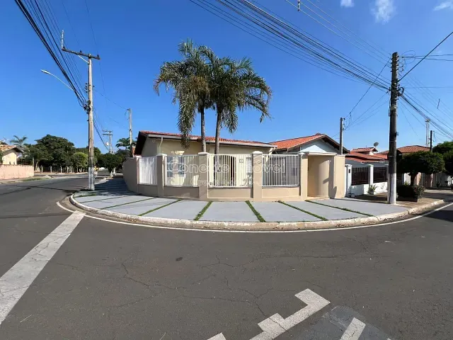 Casa 2 quartos e 2 banheiros, à venda, no bairro Parque Residencial Groot em Holambra