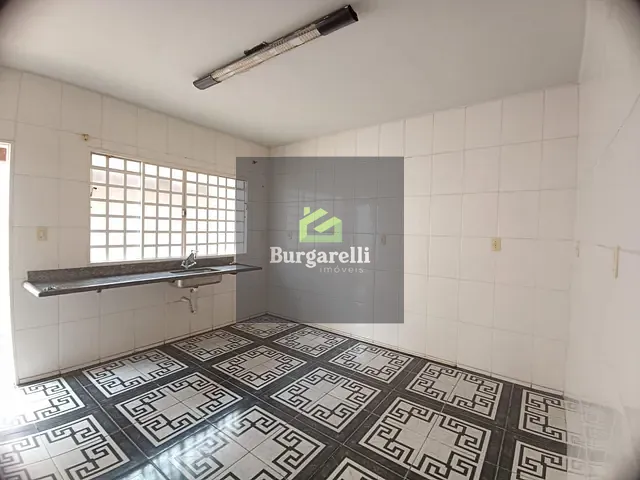 Casa 3 quartos e 2 banheiros, para alugar, no bairro Dona Julieta em Lavras