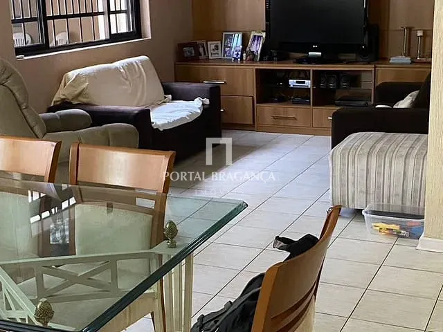 Casa com 365m² 4 quartos e 3 banheiros, à venda, no bairro Jardim Nova Bragança em Bragança Paulista
