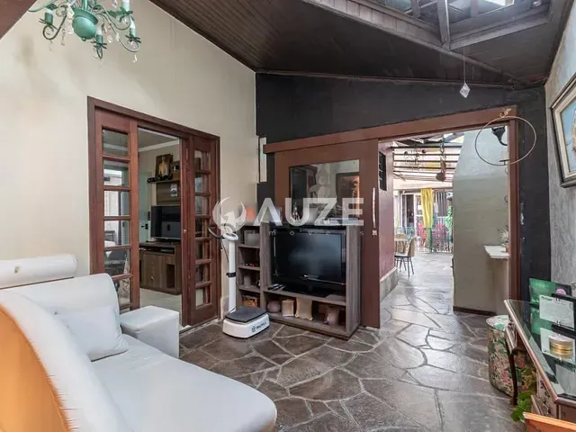 Casa com 236m² 4 quartos e 5 banheiros, à venda, no bairro Boa Vista em Curitiba