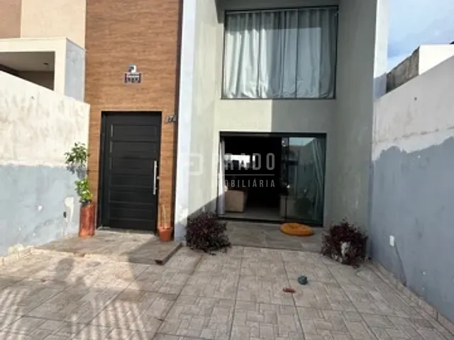 Casa com 125m² 2 quartos e 2 banheiros, à venda, no bairro Laranjal em Pelotas