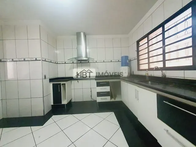 Casa 3 quartos e 2 banheiros, à venda, no bairro Núcleo Residencial Edison Bastos Gasparini em Bauru
