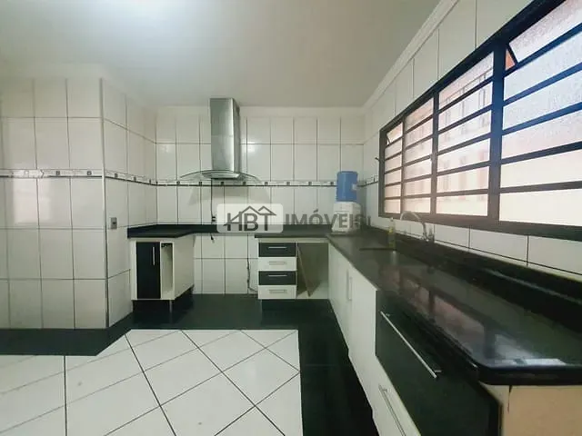 Casa 3 quartos e 2 banheiros, à venda, no bairro Núcleo Residencial Edison Bastos Gasparini em Bauru