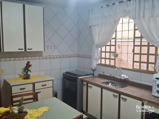 Casa 3 quartos e 2 banheiros, à venda, no bairro Vila Santa Izabel em Maringá