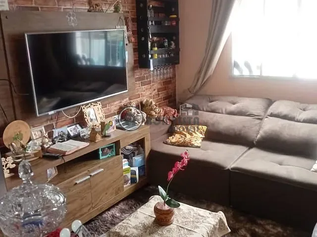 Casa 1 quarto e 1 banheiro, à venda, no bairro Parque Maria Helena em Suzano