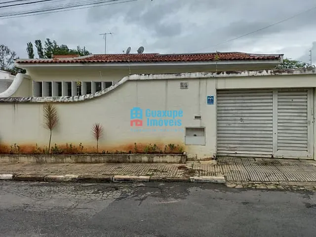 Casa com 180m², à venda, no bairro Irmãos Ricciardi em Guaxupé