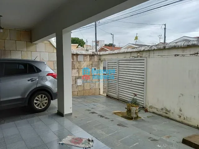 Casa com 180m², à venda, no bairro Irmãos Ricciardi em Guaxupé