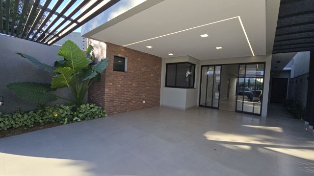 Casa com 200m² 3 quartos e 2 banheiros, à venda, no bairro Jardim Oriental em Maringá