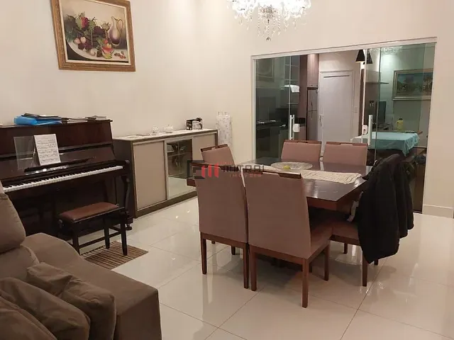 Casa 3 quartos e 2 banheiros, à venda, no bairro Conjunto Habitacional Alexandre Urbanas em Londrina
