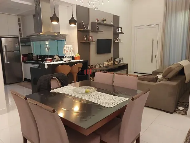 Casa 3 quartos e 2 banheiros, à venda, no bairro Conjunto Habitacional Alexandre Urbanas em Londrina