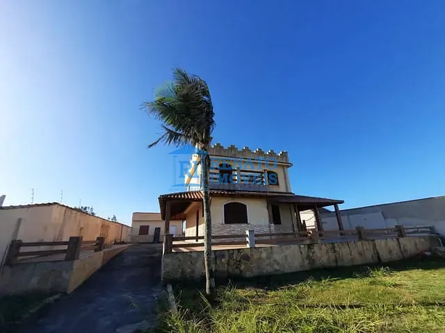 Casa com 400m² 4 quartos e 3 banheiros, para alugar, no bairro Itaipuaçu em Maricá