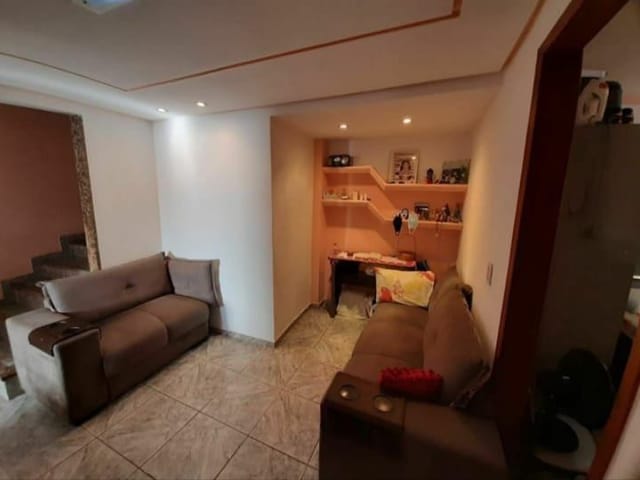 Casa 2 quartos e 1 banheiro, à venda, no bairro Piratininga (Venda Nova) em Belo Horizonte
