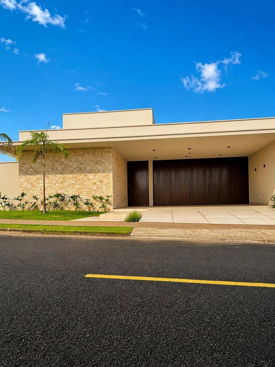 Casa, 3 quartos, 245 m² - Foto 1